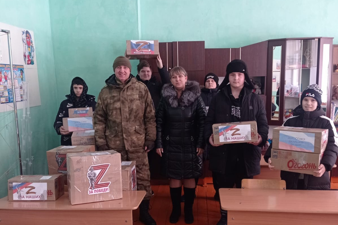 Казаки СКВРиЗ в Кузбассе приняли от школьников очередной гумгруз для воинов