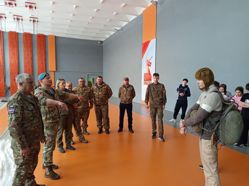 Казаки СКВРиЗ в Кузбассе приняли участие в мастер-классе «Азбука парашютиста»