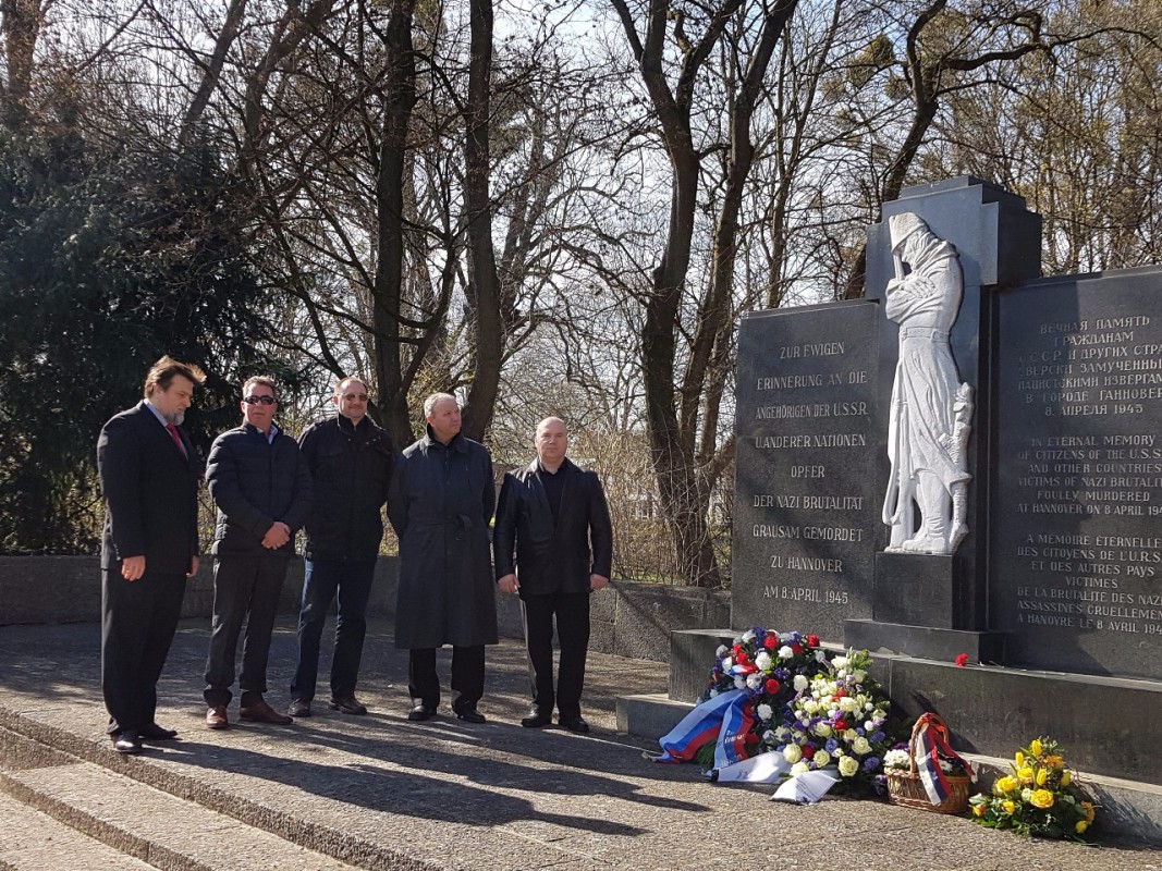 Памятные мероприятия у Советского Мемориала в Ганновере
