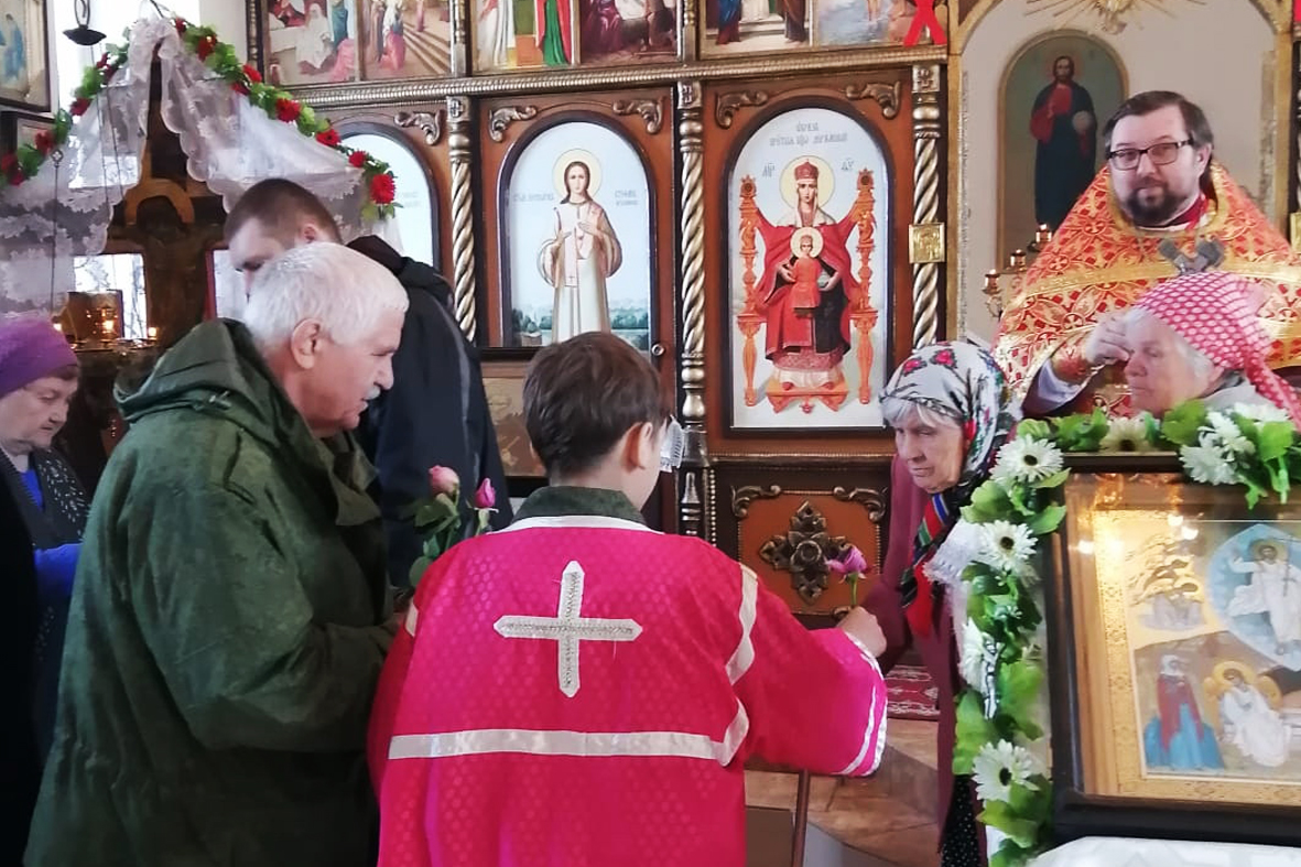 Казачата в Кузбассе поздравили женщин с православным женским днём
