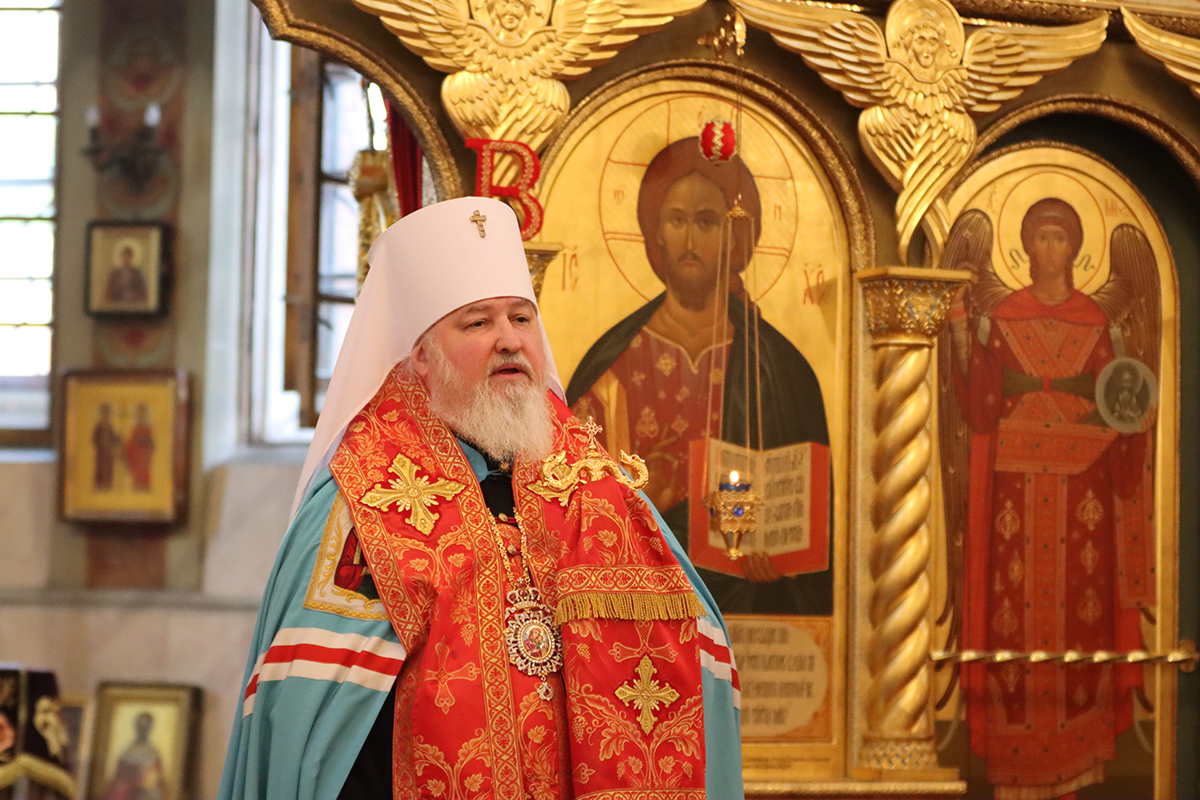 Во всех храмах России молятся о казаках и воинах России