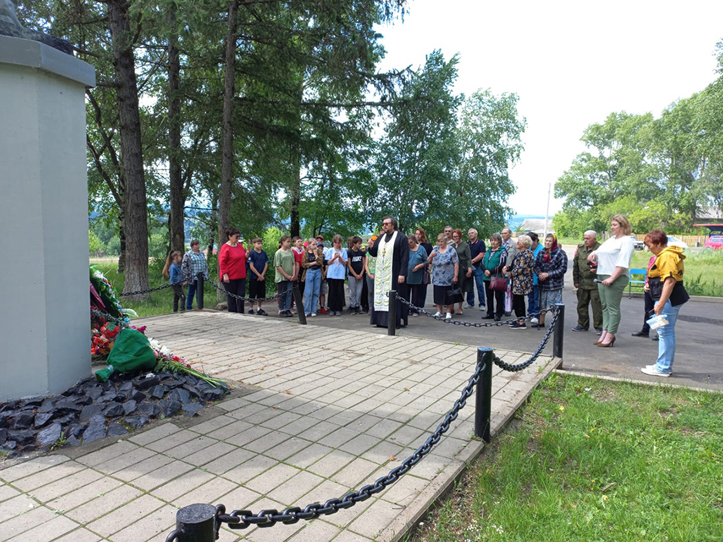 Руководитель Казачей кадетской дружины и духовник приняли участие в памятном мероприятии