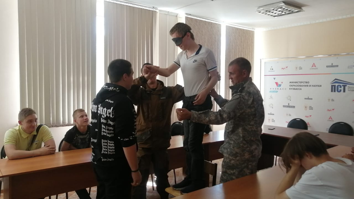 Казаки СКВРиЗ в Кузбассе провели встречу со студентами призывного возраста