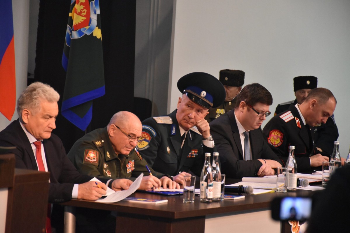 Атаман Оренбургского войска выбирает для СВО лучших из добровольцев