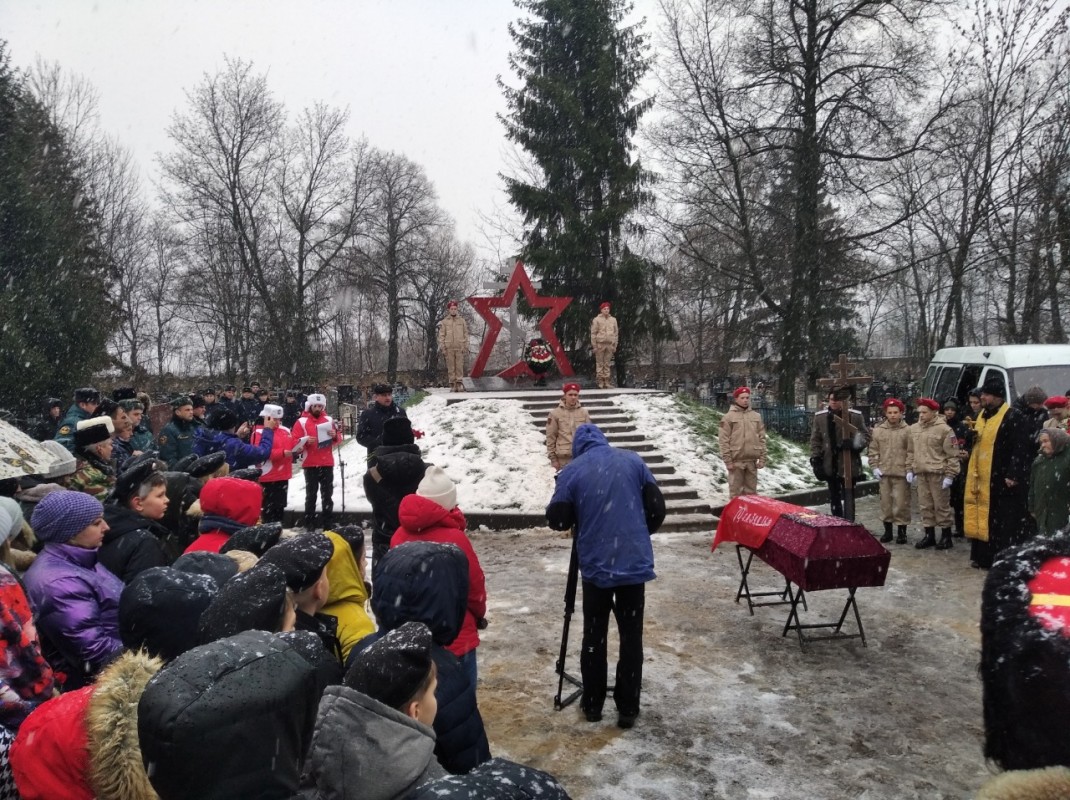 Перезахоронение останков солдата, погибшего в Великой Отечественной войне