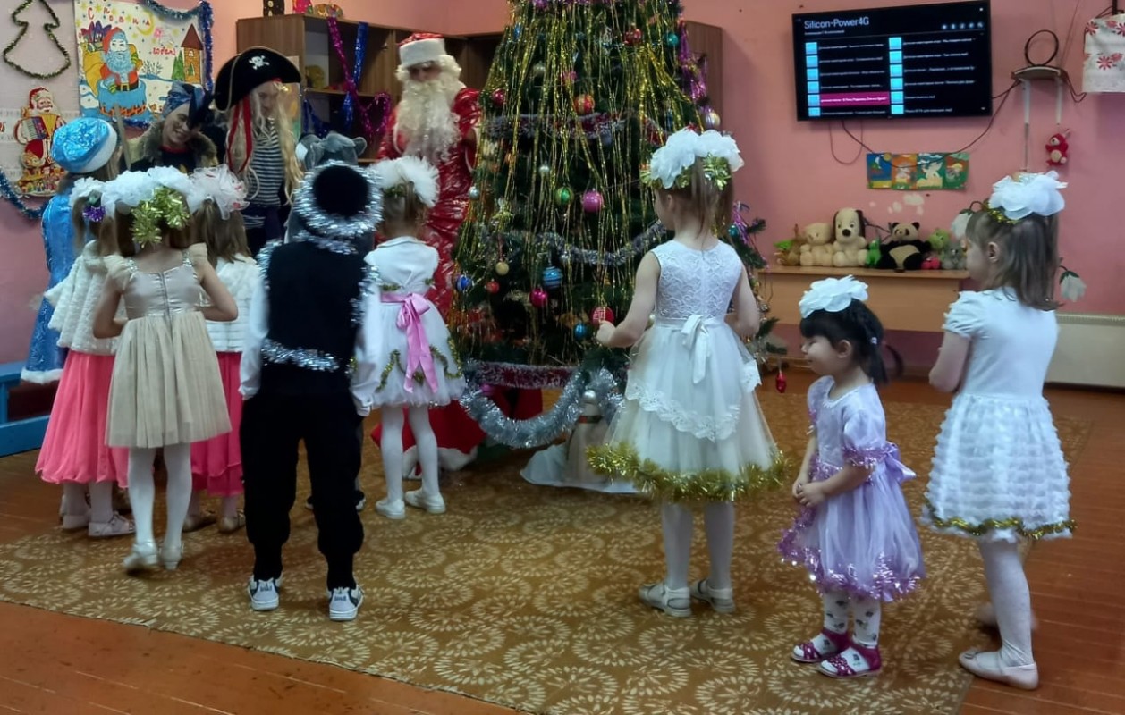 Казаки провели новогодний праздник для детей