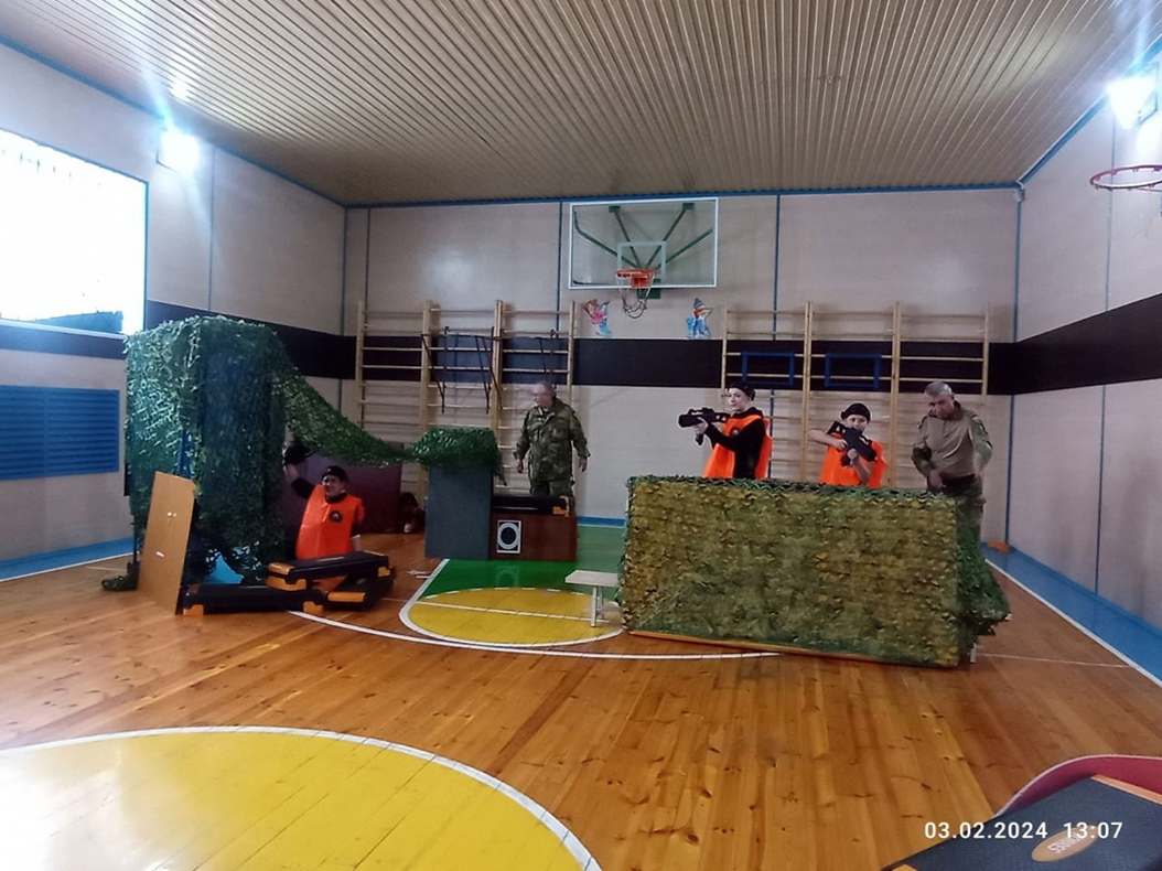 Казаки СКВРиЗ в Кузбассе с соратниками провели игру Лазертаг для школьников