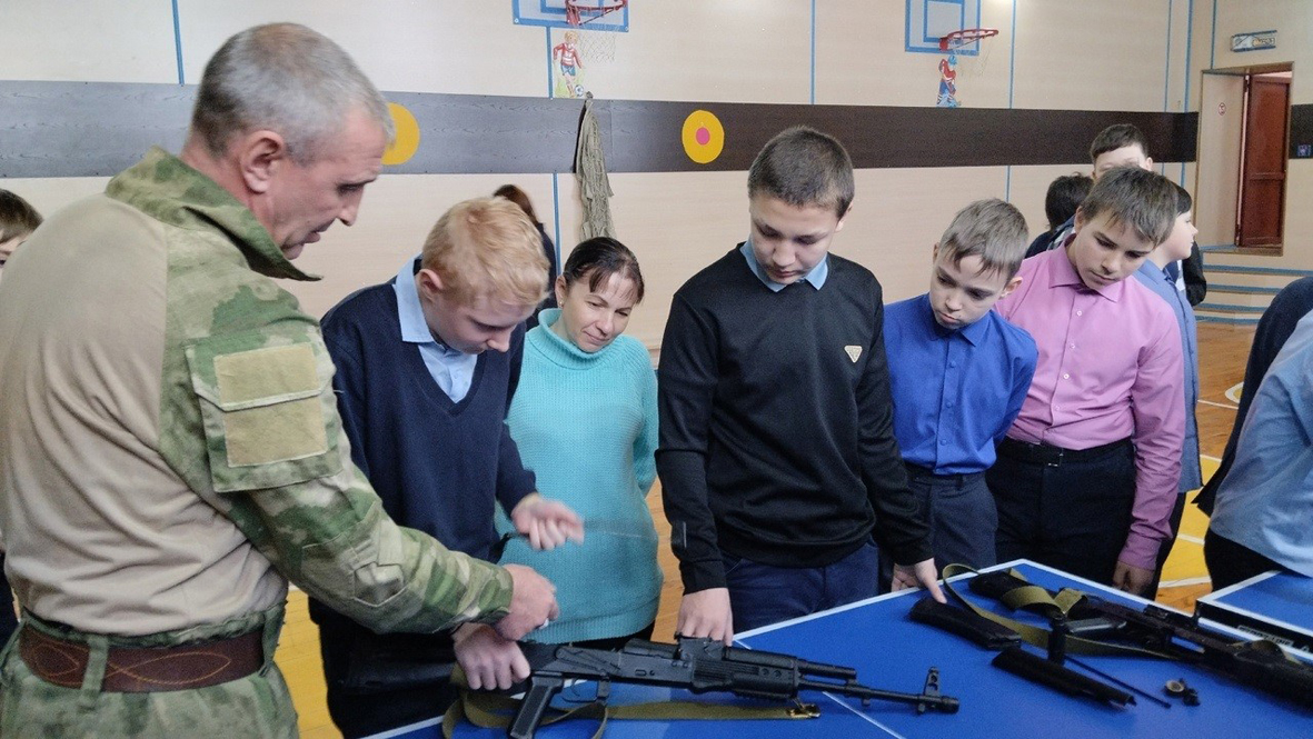 Казаки СКВРиЗ в Кузбассе провели очередное занятие со школьниками