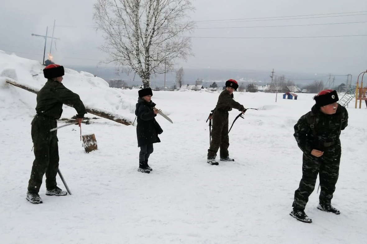 Казачьи кадеты выступили на Масленицу в Кузбассе