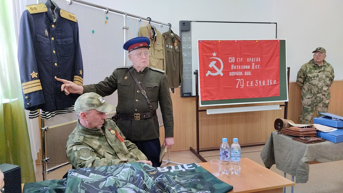 Военно-патриотические занятия со школьниками и студентами от казаков СКВРиЗ в Кузбассе