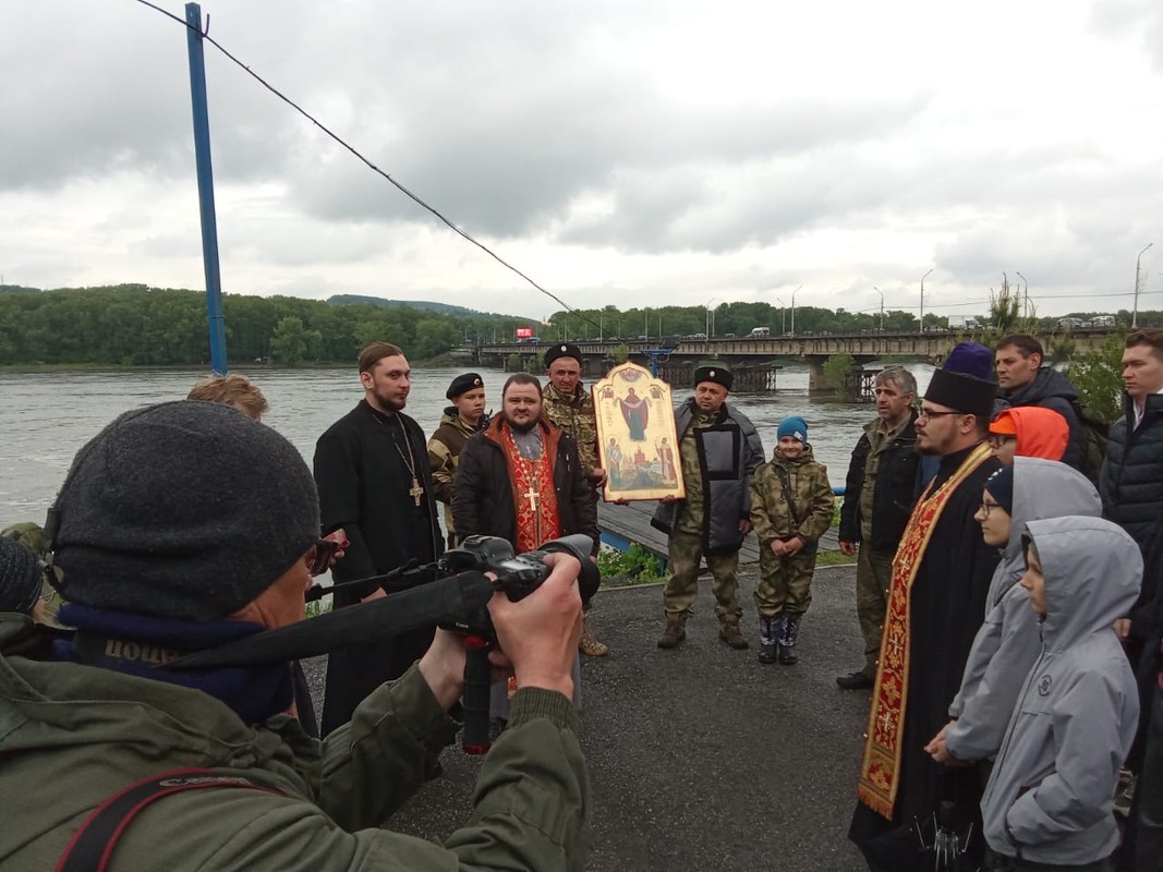 В Кузбассе традиционно прошёл ежегодный Крестный ход-сплав по реке Томь