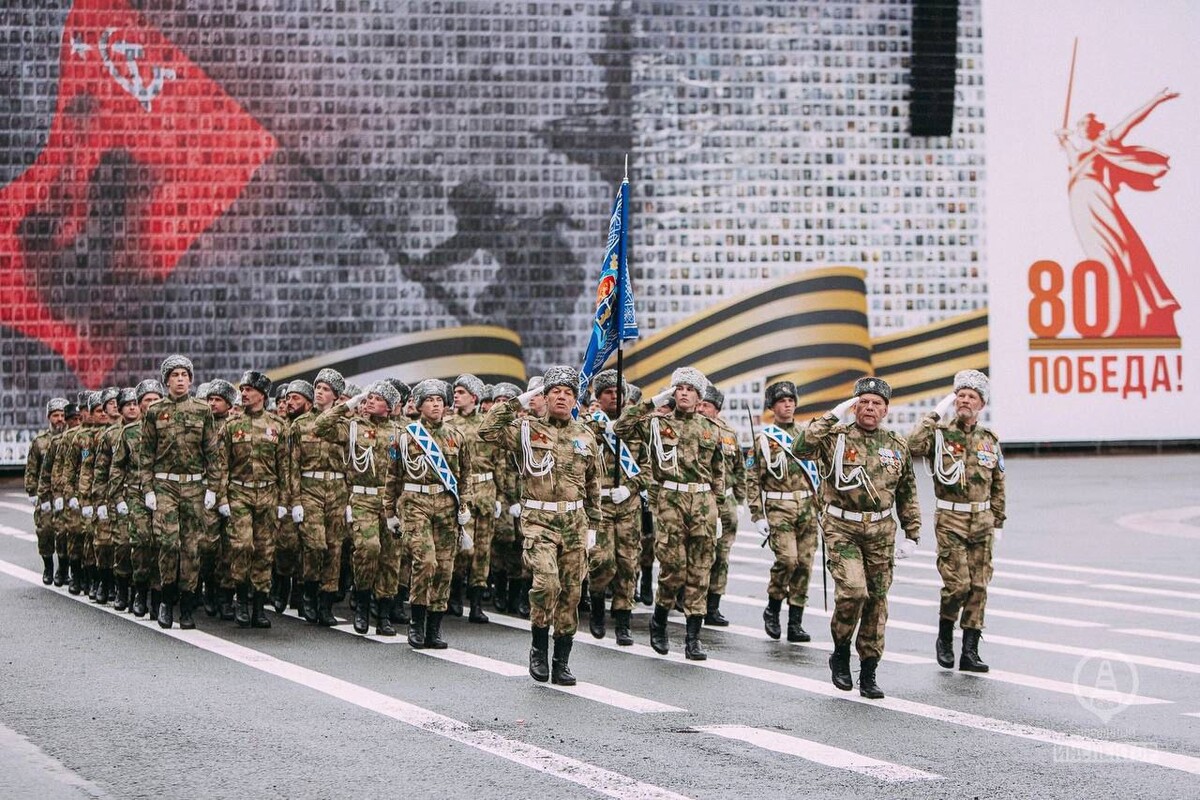Казаки Петербурга на параде