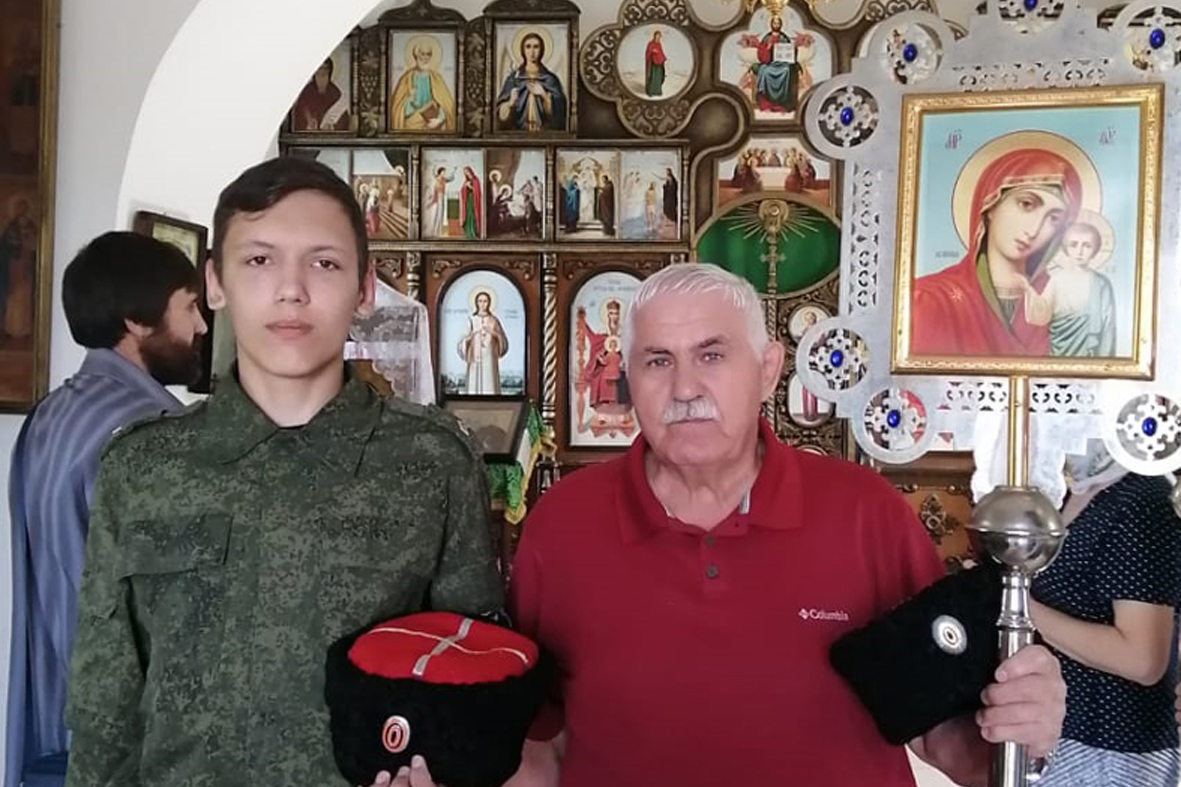 Казачьи кадеты прошли в Крестном ходе в честь праздника