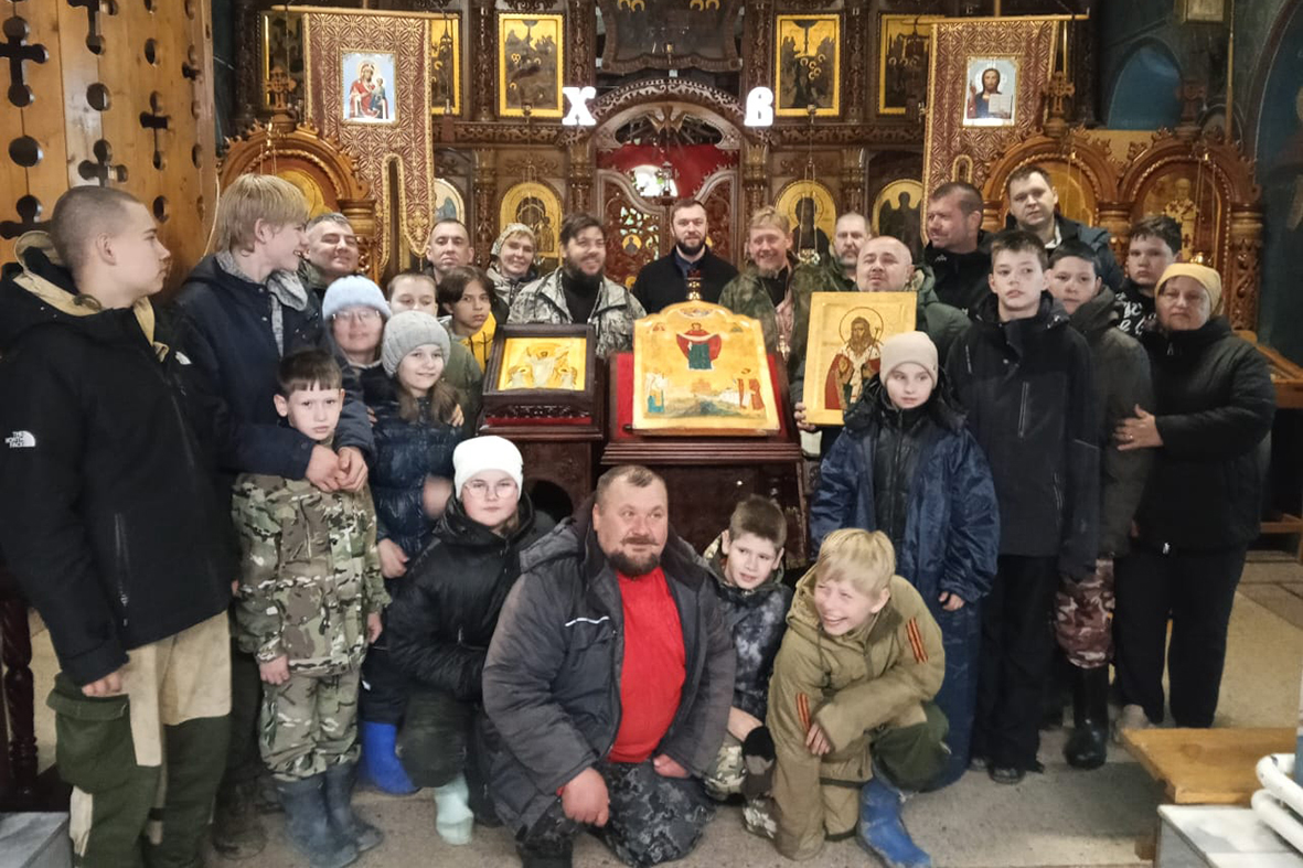 Казаки СКВРиЗ встретили ежегодный крестный ход-сплав по реке Томь